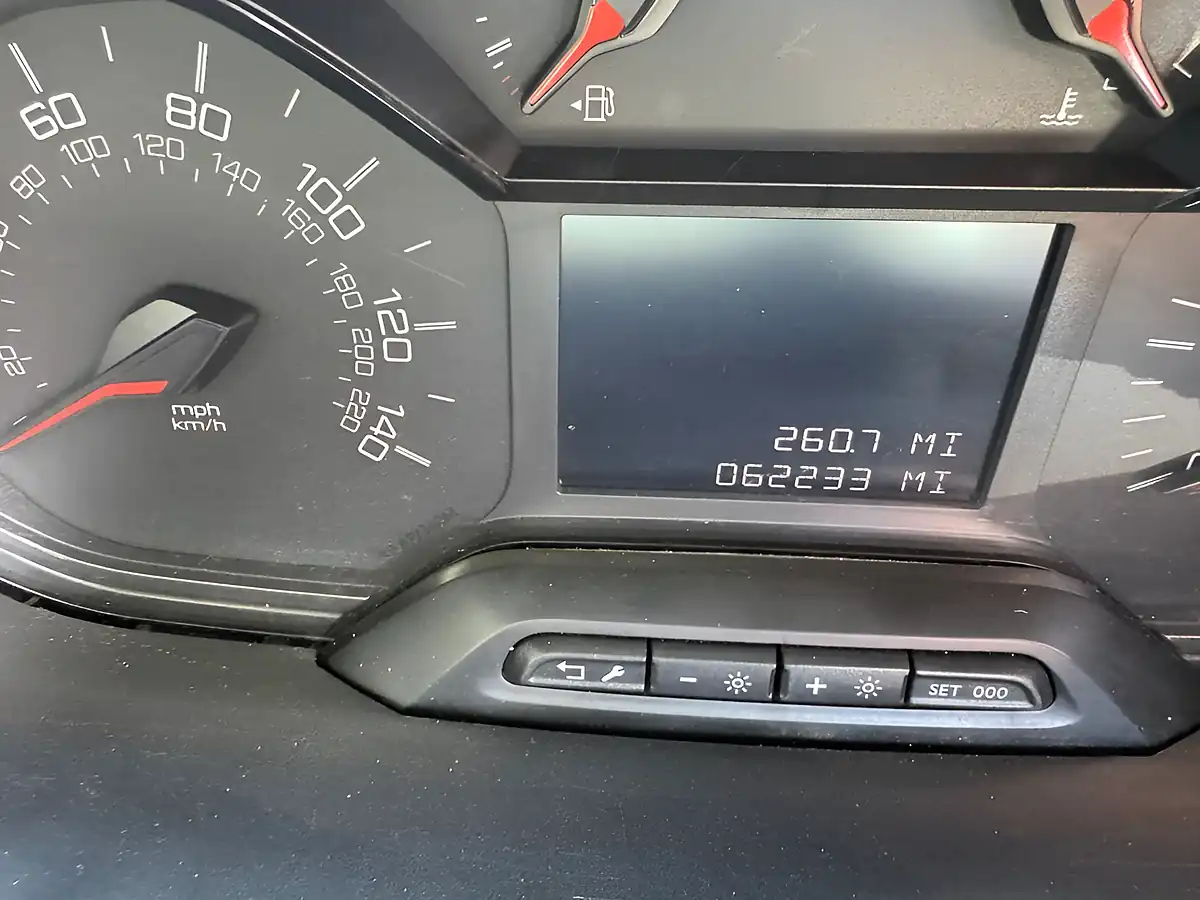 Used 2024 Peugeot Partner Professional Premium White - Interior and Exterior details 9