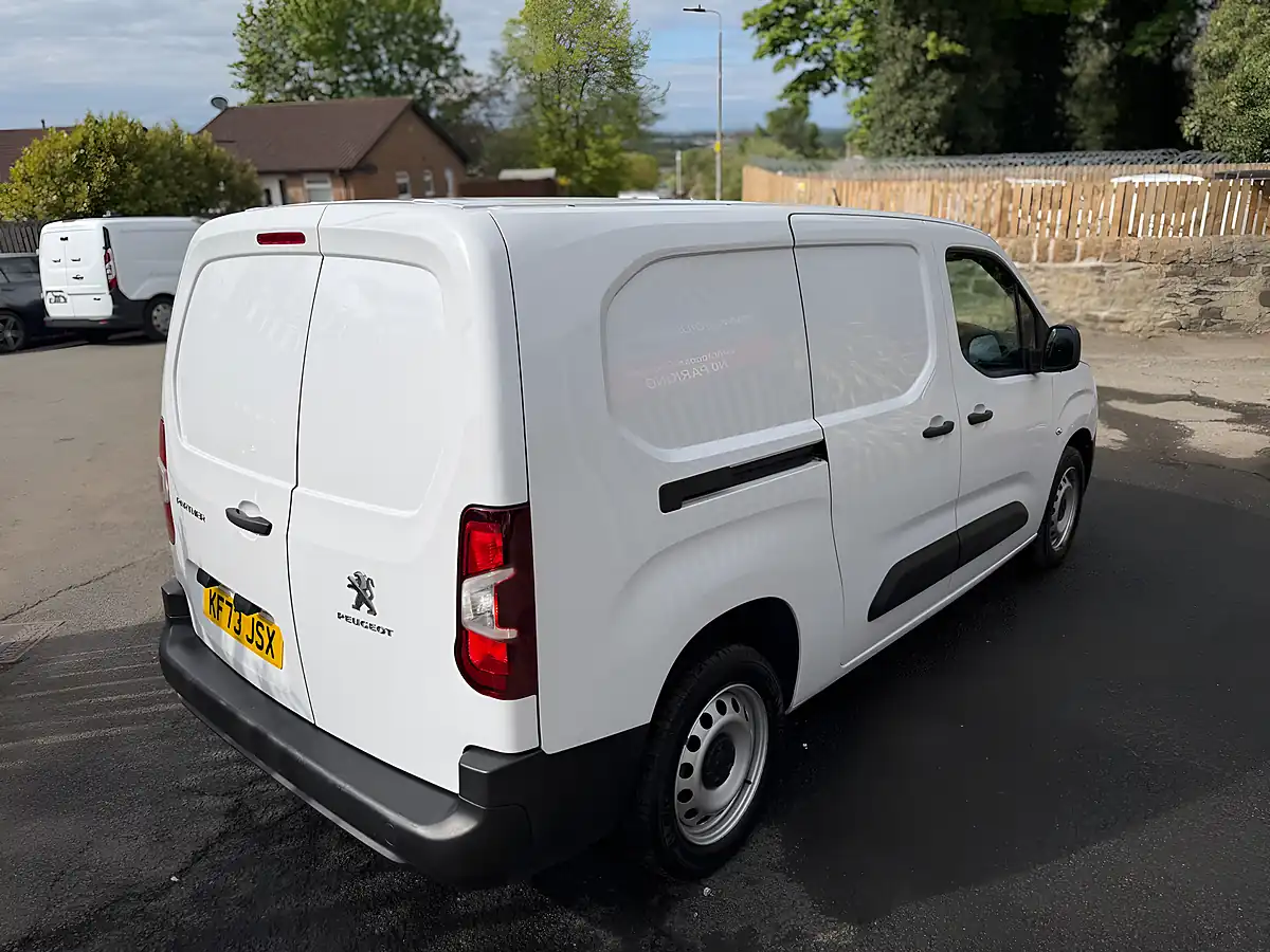Used 2024 Peugeot Partner Professional Premium White - Interior and Exterior details 11