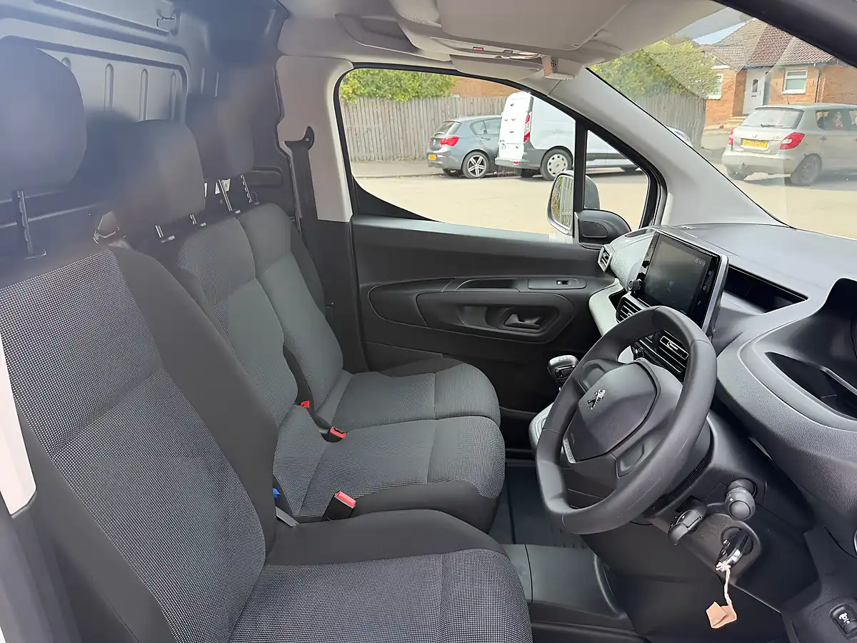 Used 2024 Peugeot Partner Professional Premium White - Interior and Exterior details 13