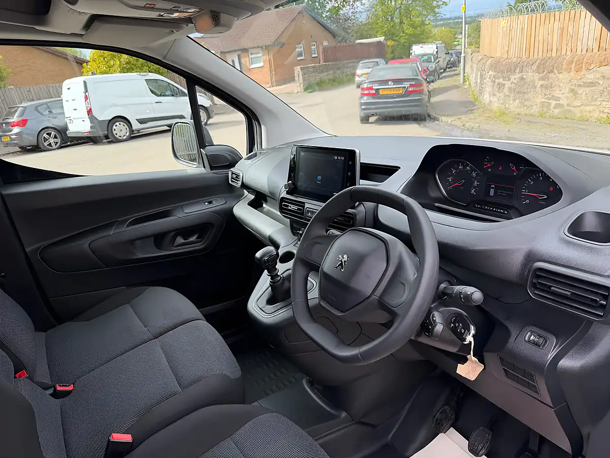 Used 2024 Peugeot Partner Professional Premium White - Interior and Exterior details 14
