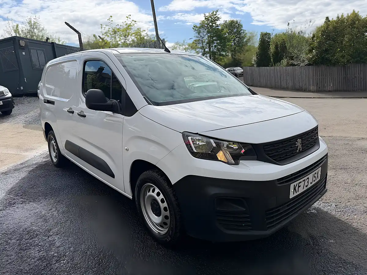 Used 2024 Peugeot Partner Professional Premium White - Interior and Exterior details 15