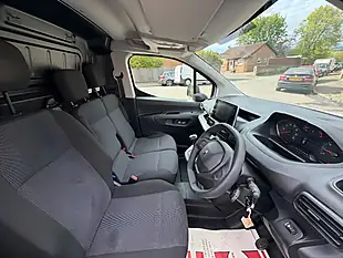 Used 2024 Peugeot Partner Professional Premium White - Interior and Exterior details 17