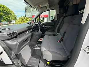 Used 2024 Peugeot Partner Professional Premium White - Interior and Exterior details 19