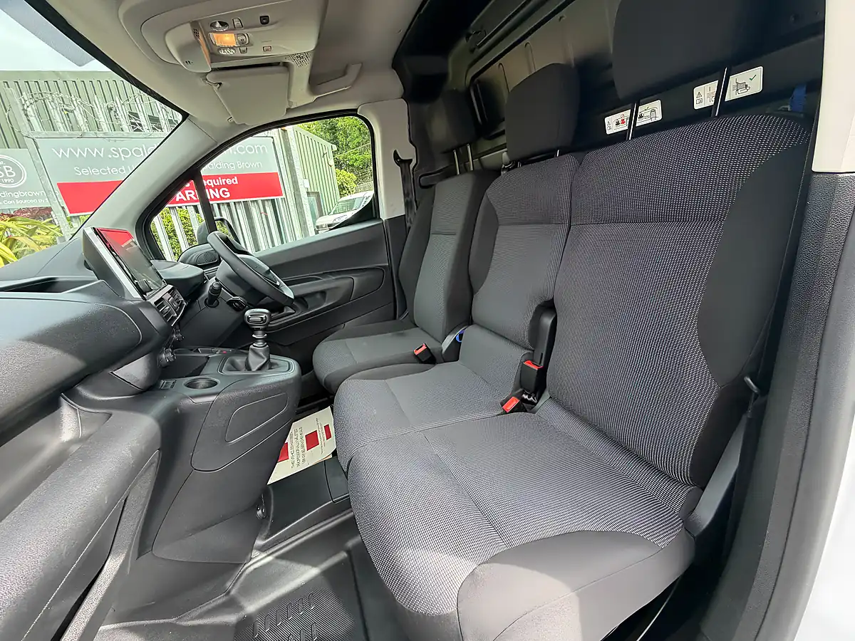 Used 2024 Peugeot Partner Professional Premium White - Interior and Exterior details 20