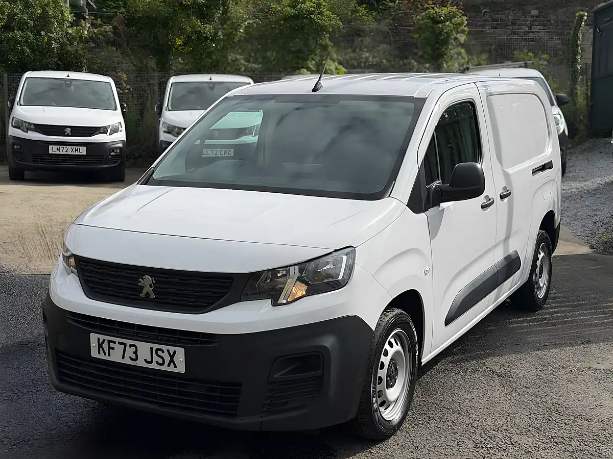 Used 2024 Peugeot Partner Professional Premium White - Interior and Exterior details 3
