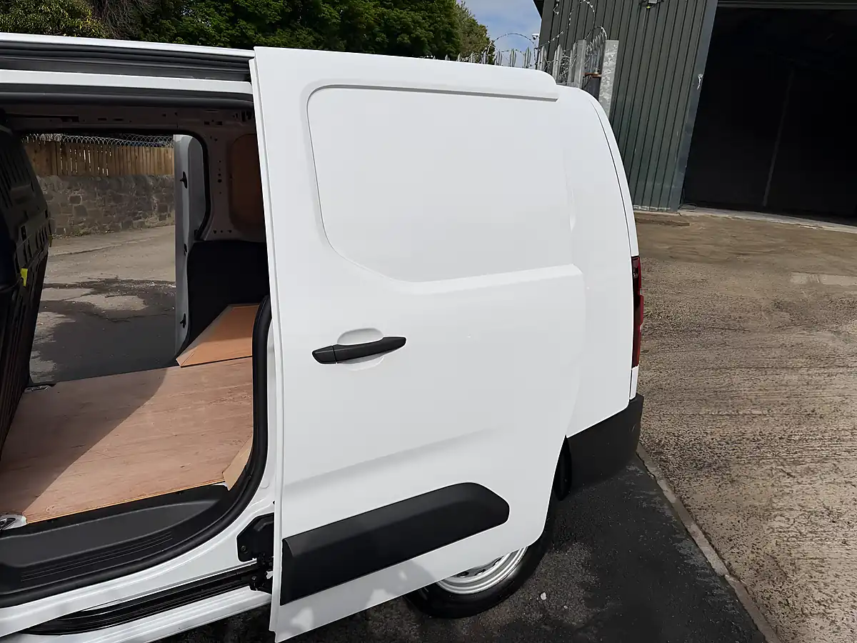 Used 2024 Peugeot Partner Professional Premium White - Interior and Exterior details 4