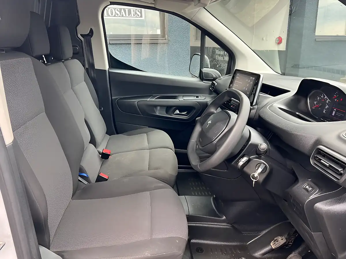 Used 2024 Peugeot Partner Professional Premium White - Interior and Exterior details 14