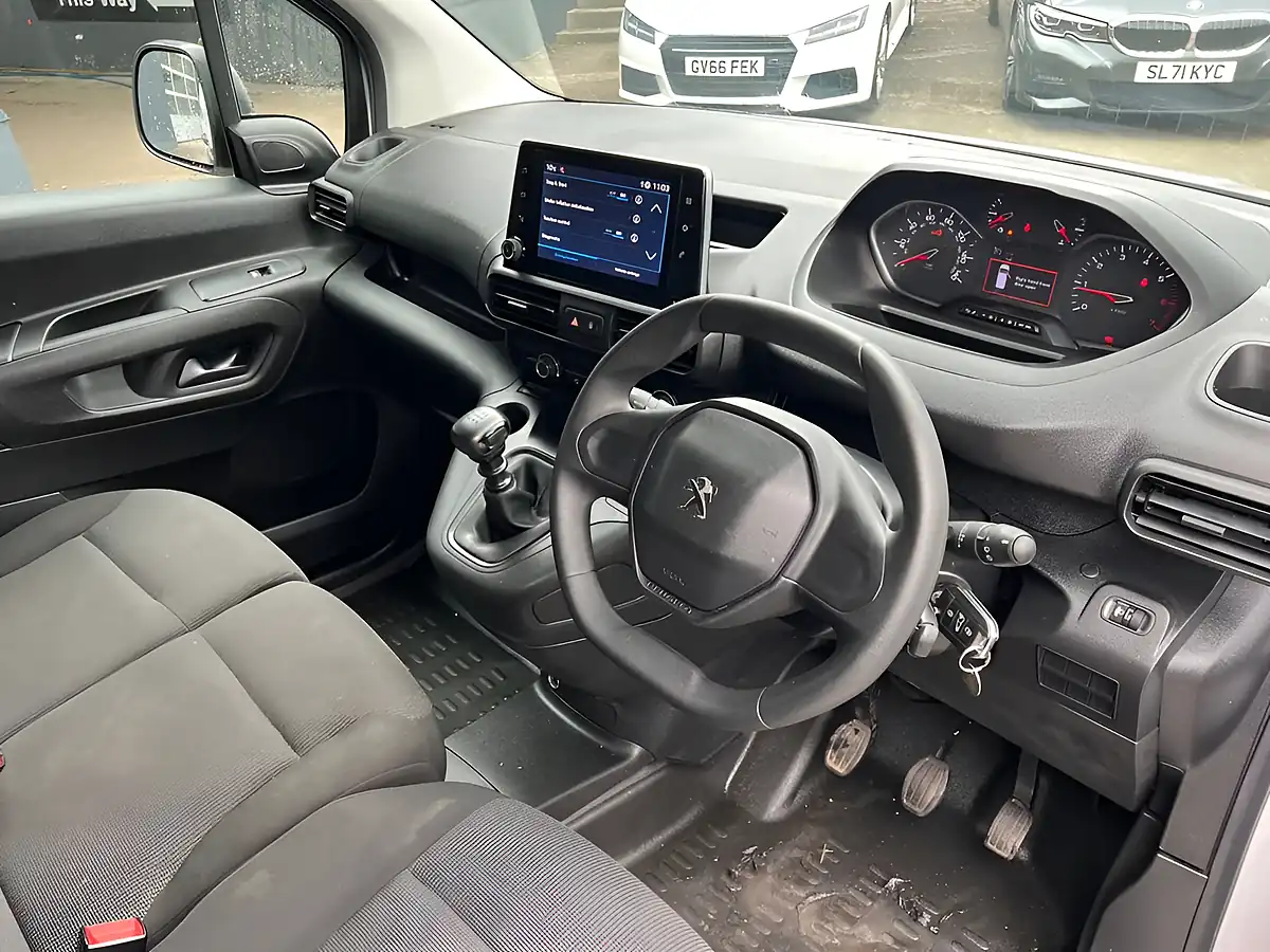 Used 2024 Peugeot Partner Professional Premium White - Interior and Exterior details 15