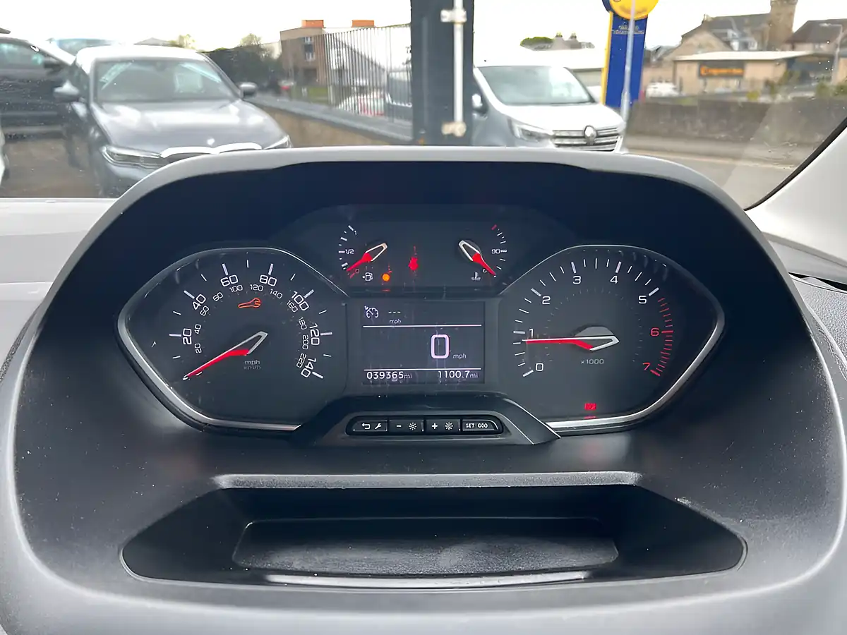 Used 2024 Peugeot Partner Professional Premium White - Interior and Exterior details 16