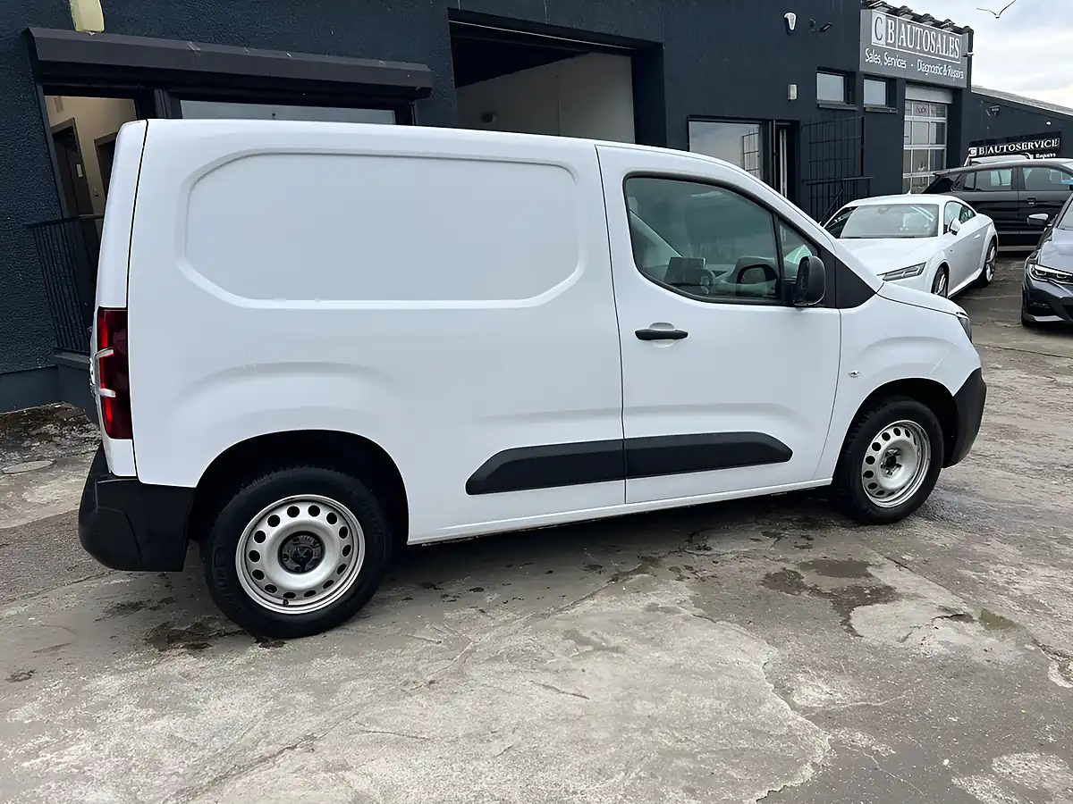 Used 2024 Peugeot Partner Professional Premium White - Interior and Exterior details 3