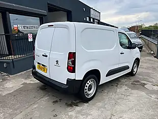 Used 2024 Peugeot Partner Professional Premium White - Interior and Exterior details 4