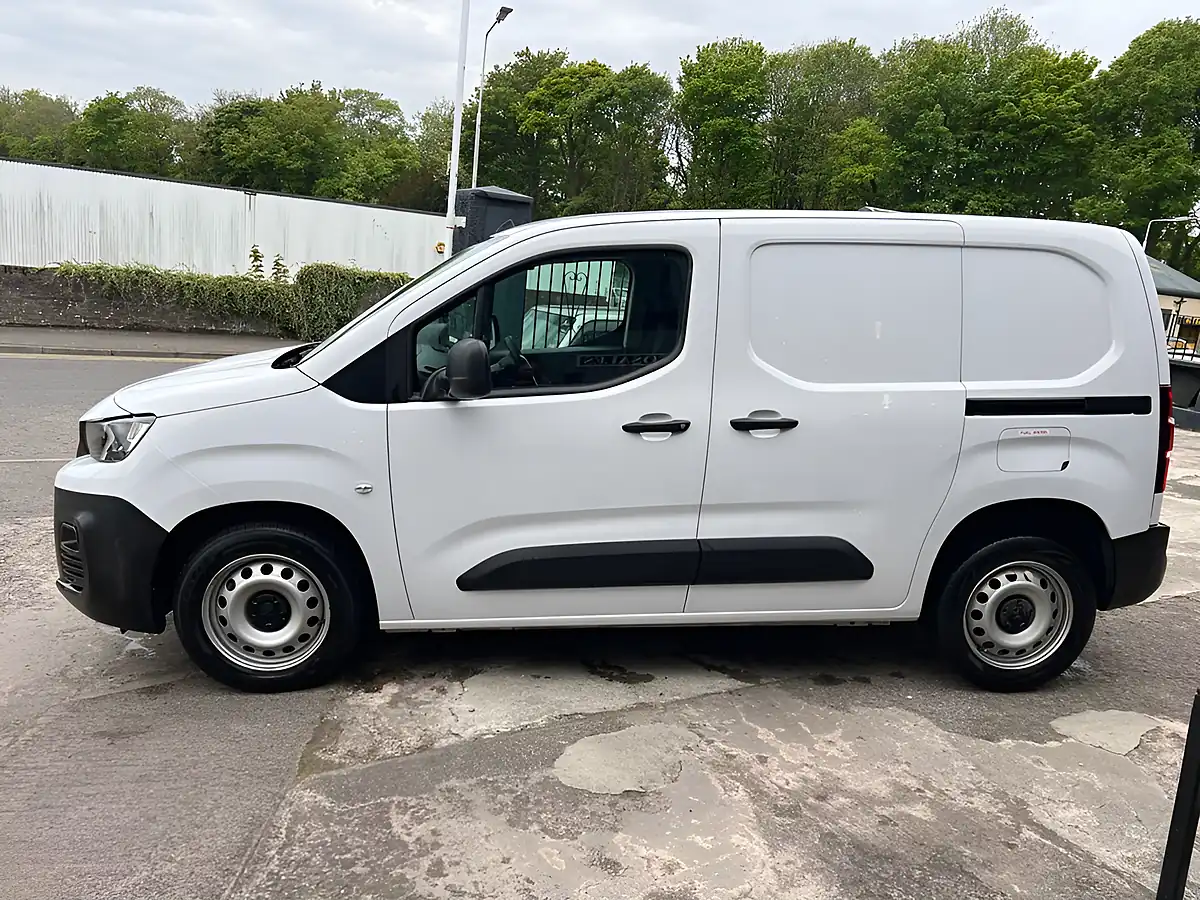 Used 2024 Peugeot Partner Professional Premium White - Interior and Exterior details 7