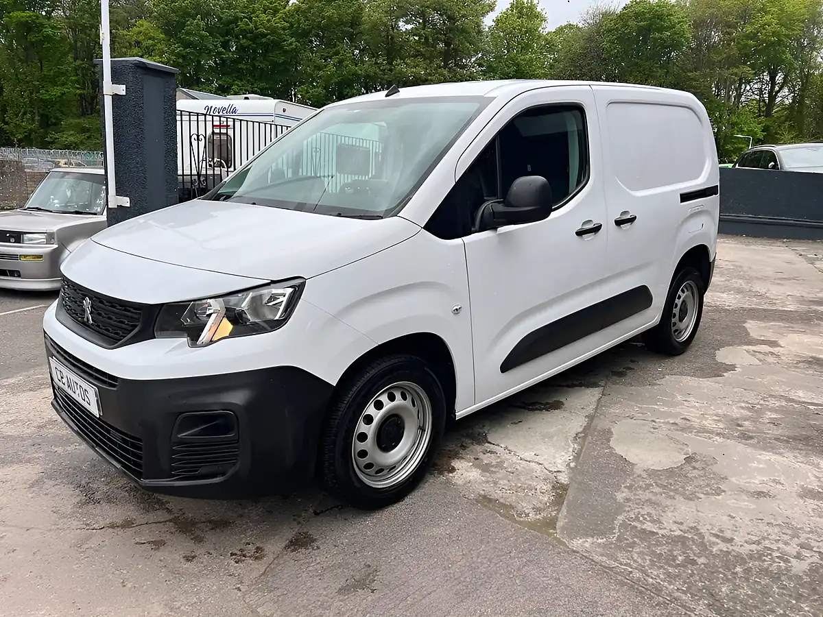Used 2024 Peugeot Partner Professional Premium White - Interior and Exterior details 8
