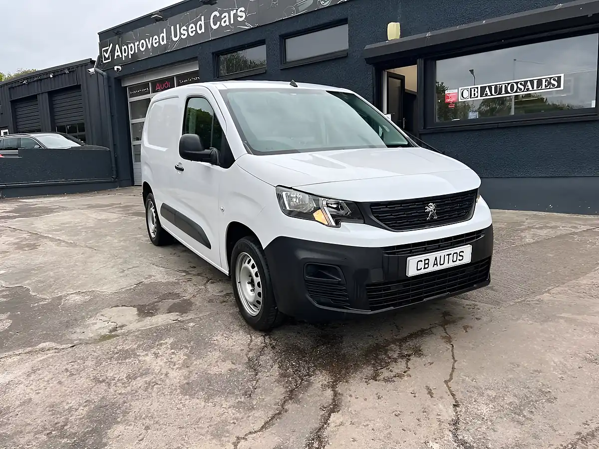 Used 2024 Peugeot Partner Professional Premium White - Interior and Exterior details 9