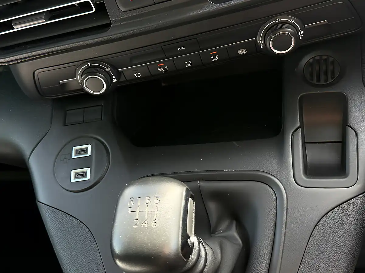 Used 2024 Peugeot Partner Professional Standard Grey - Interior and Exterior details 12