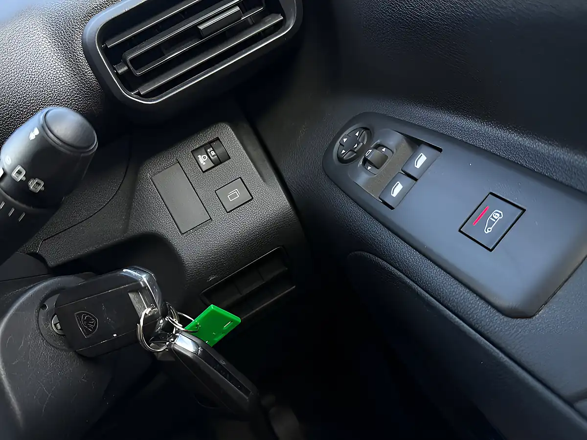 Used 2024 Peugeot Partner Professional Standard Grey - Interior and Exterior details 18
