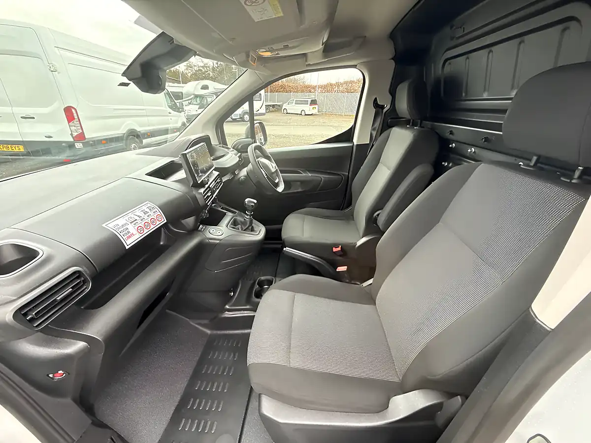 Used 2024 Peugeot Partner Professional Standard White - Interior and Exterior details 11