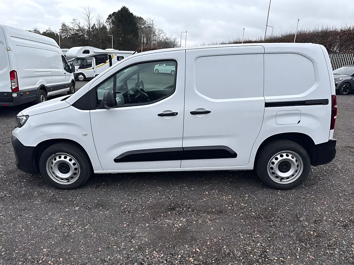 Used 2024 Peugeot Partner Professional Standard White - Interior and Exterior details 4