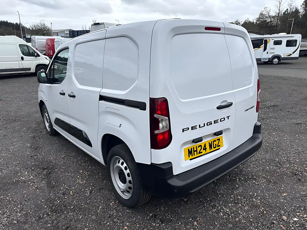Used 2024 Peugeot Partner Professional Standard White - Interior and Exterior details 5