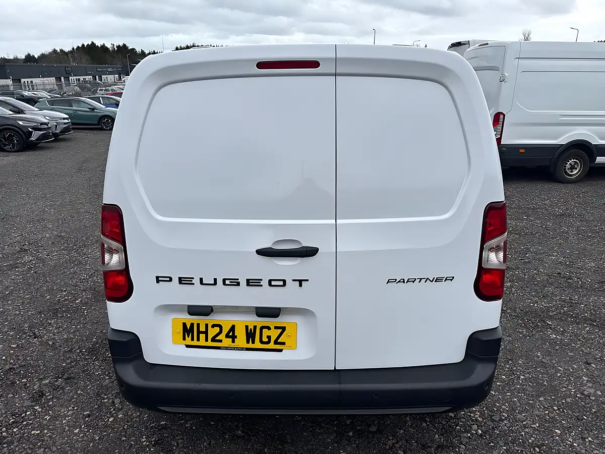 Used 2024 Peugeot Partner Professional Standard White - Interior and Exterior details 6