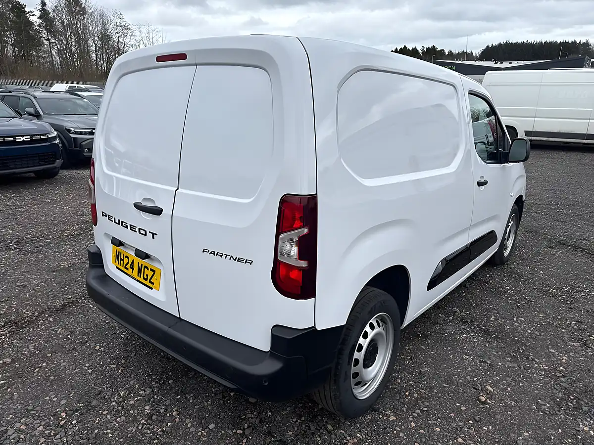 Used 2024 Peugeot Partner Professional Standard White - Interior and Exterior details 7