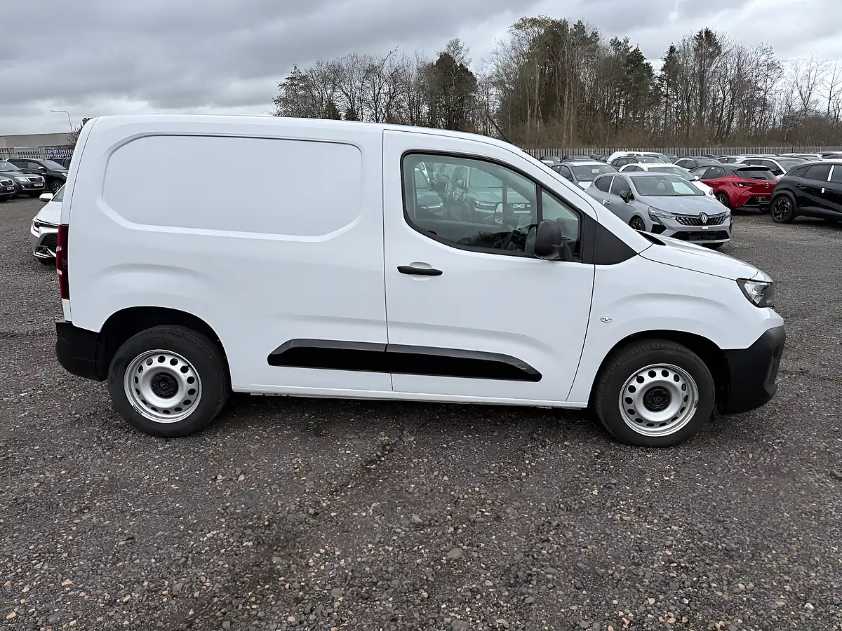 Used 2024 Peugeot Partner Professional Standard White - Interior and Exterior details 8
