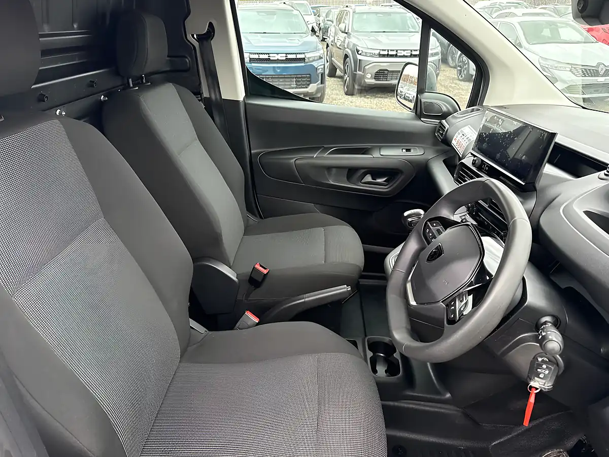 Used 2024 Peugeot Partner Professional Standard White - Interior and Exterior details 9