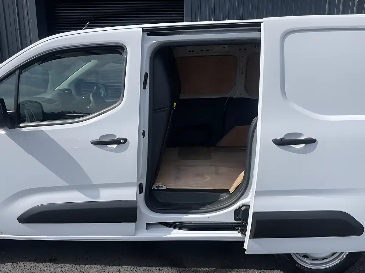 Used 2024 Peugeot Partner Professional Swb White - Interior and Exterior details 11