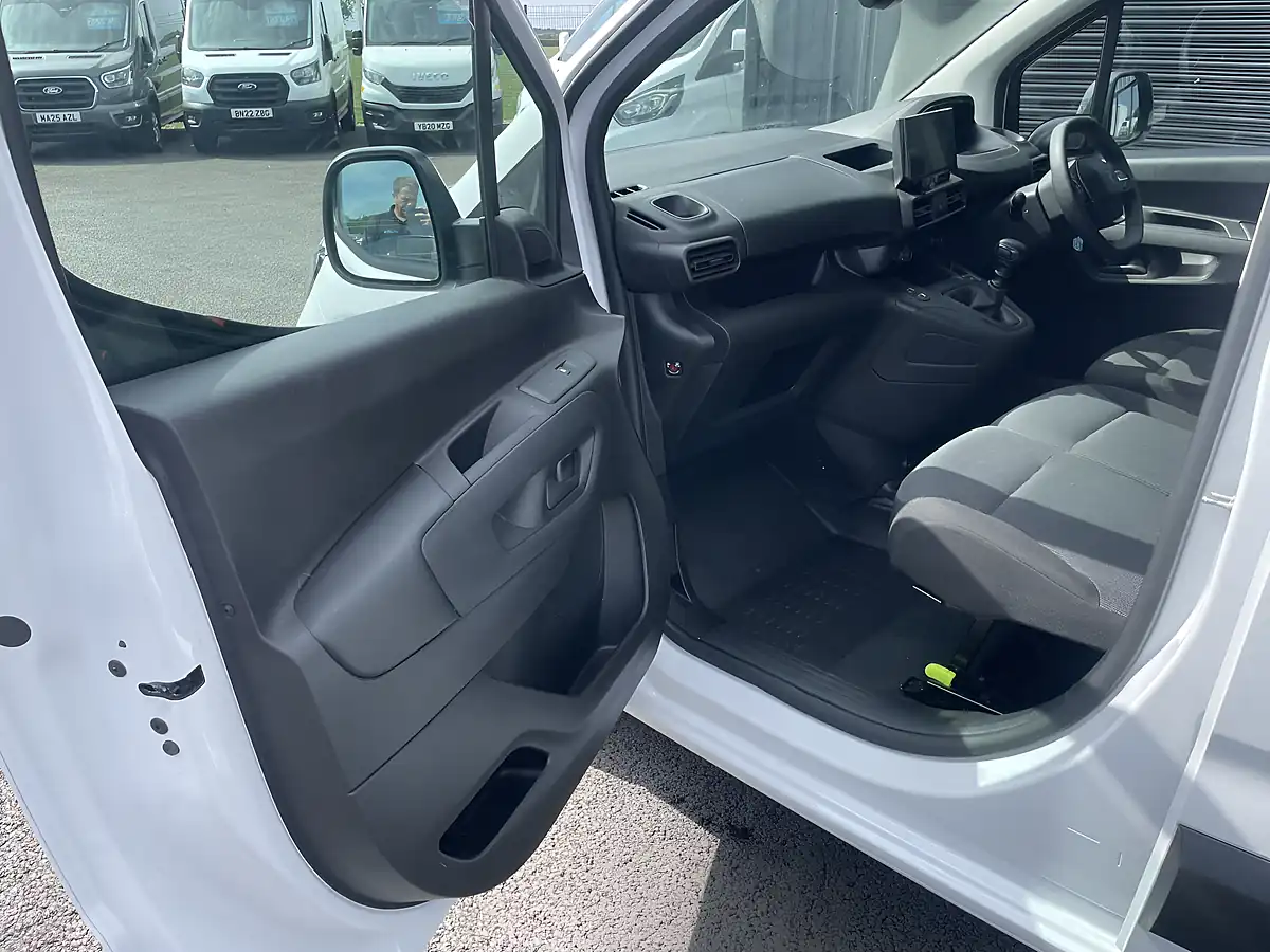 Used 2024 Peugeot Partner Professional Swb White - Interior and Exterior details 12