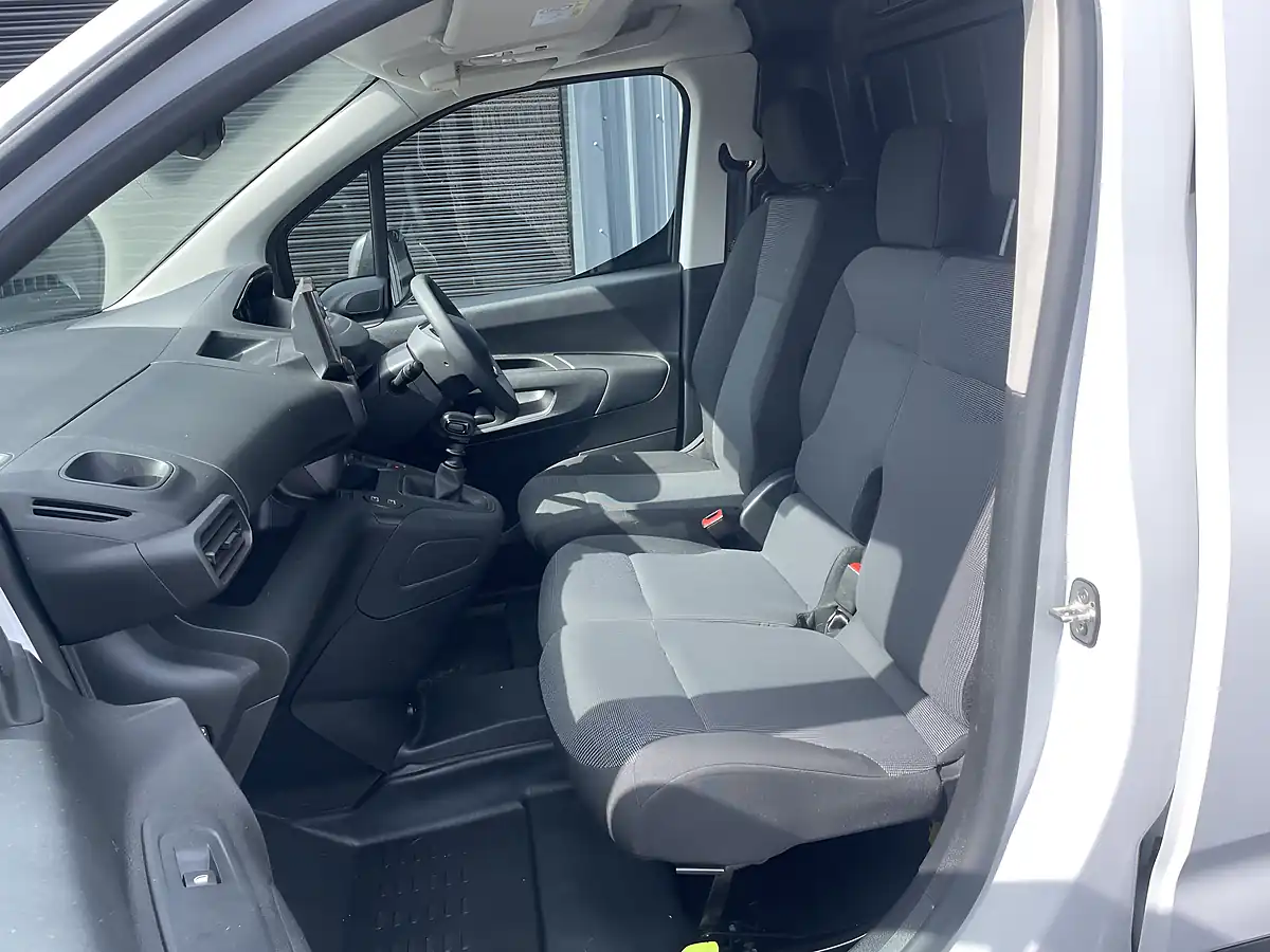 Used 2024 Peugeot Partner Professional Swb White - Interior and Exterior details 13
