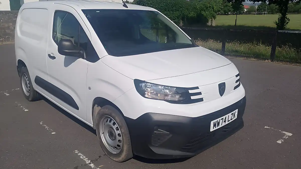 Used 2024 Peugeot Partner Professional White - Front View