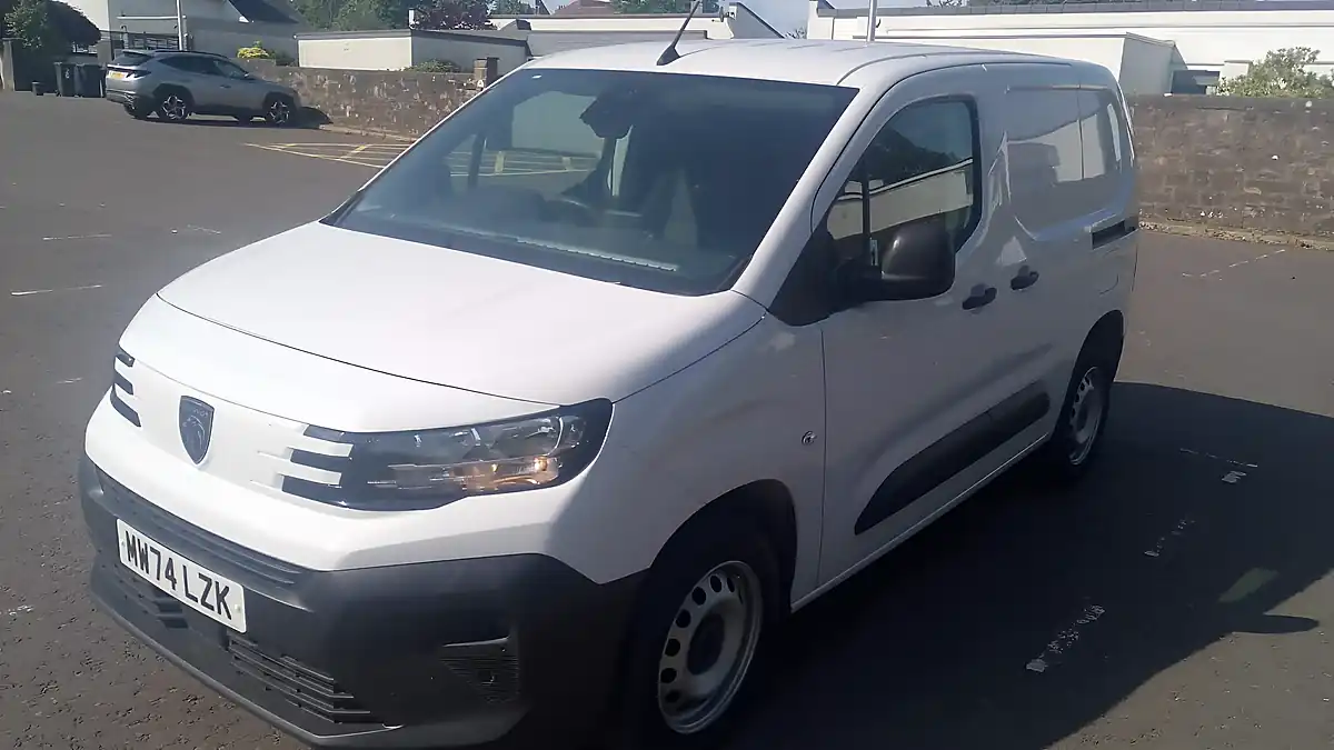 Used 2024 Peugeot Partner Professional White - Interior and Exterior details 3
