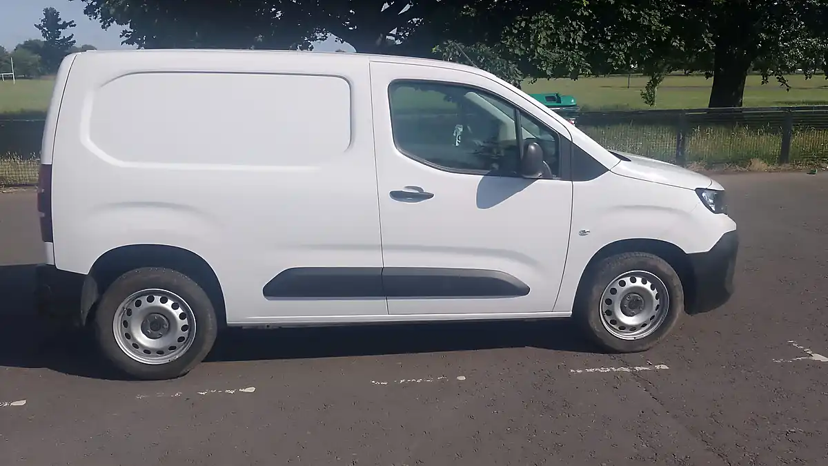 Used 2024 Peugeot Partner Professional White - Interior and Exterior details 8