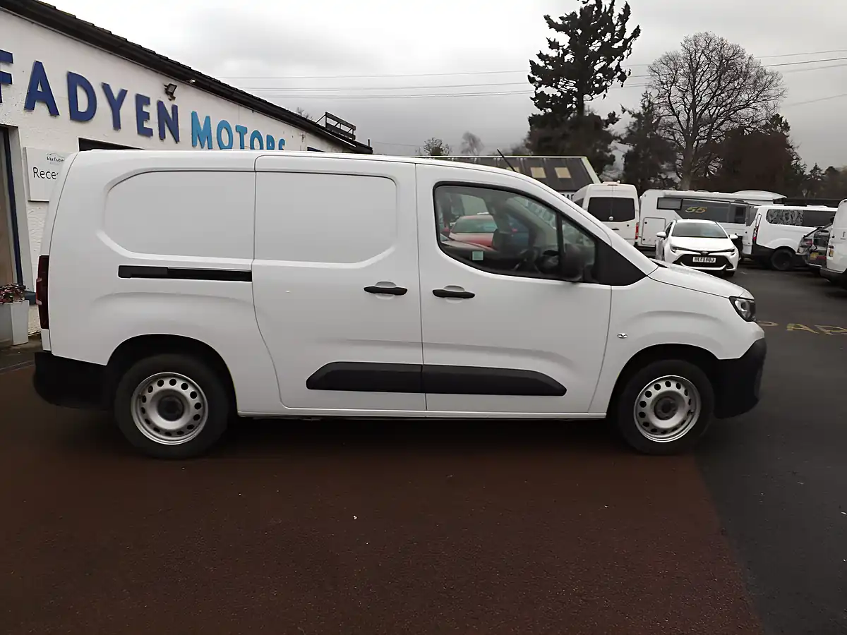 Used 2024 Peugeot Partner Professional White - Interior and Exterior details 11