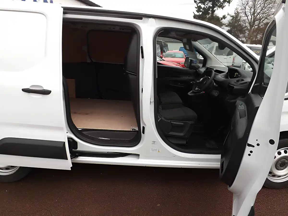 Used 2024 Peugeot Partner Professional White - Interior and Exterior details 12