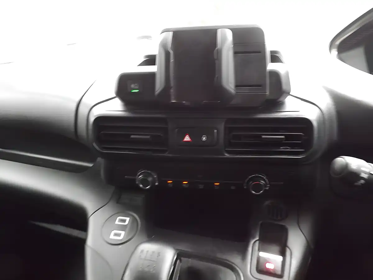 Used 2024 Peugeot Partner Professional White - Interior and Exterior details 15
