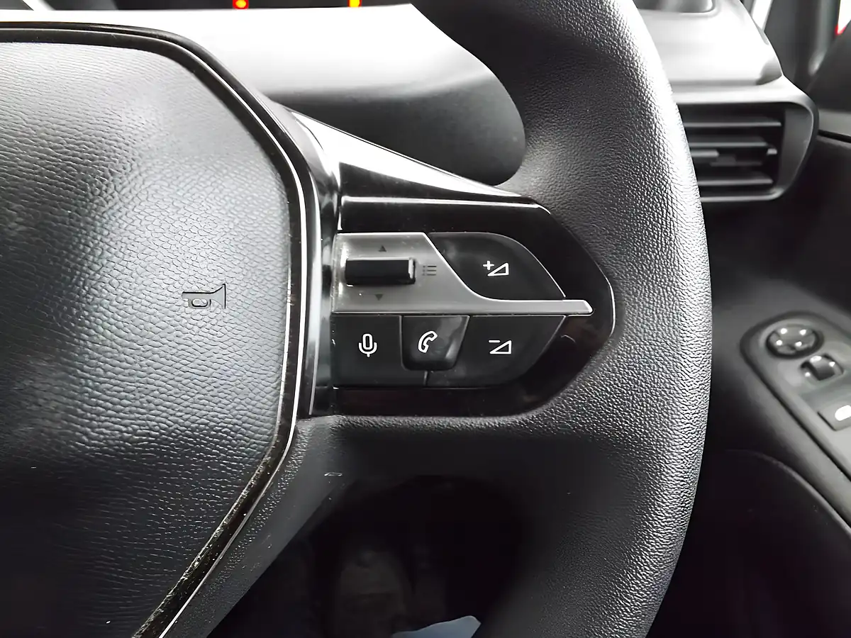 Used 2024 Peugeot Partner Professional White - Interior and Exterior details 17