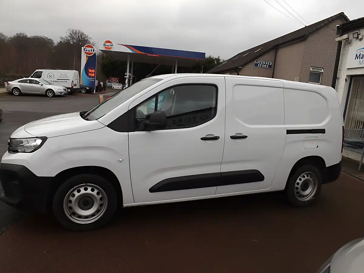 Used 2024 Peugeot Partner Professional White - Interior and Exterior details 4