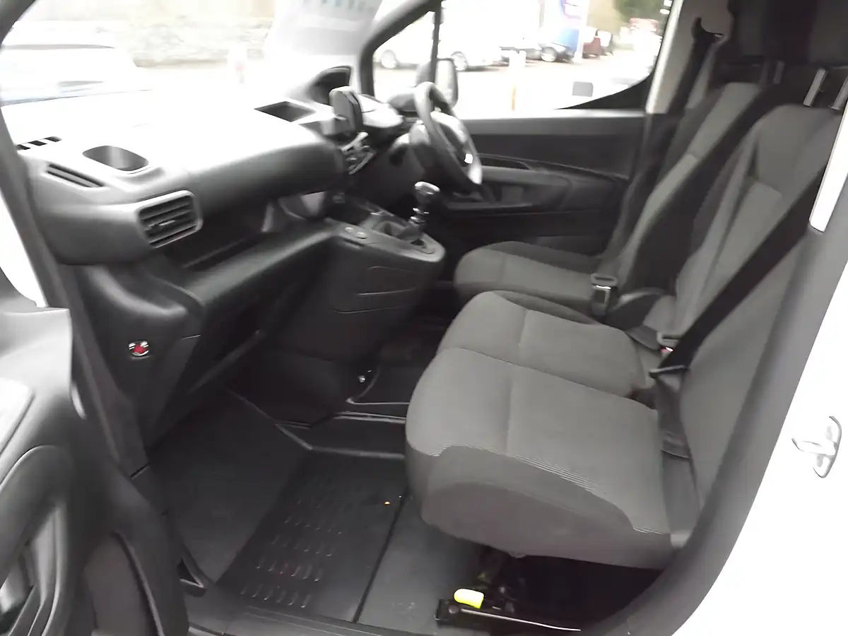 Used 2024 Peugeot Partner Professional White - Interior and Exterior details 5