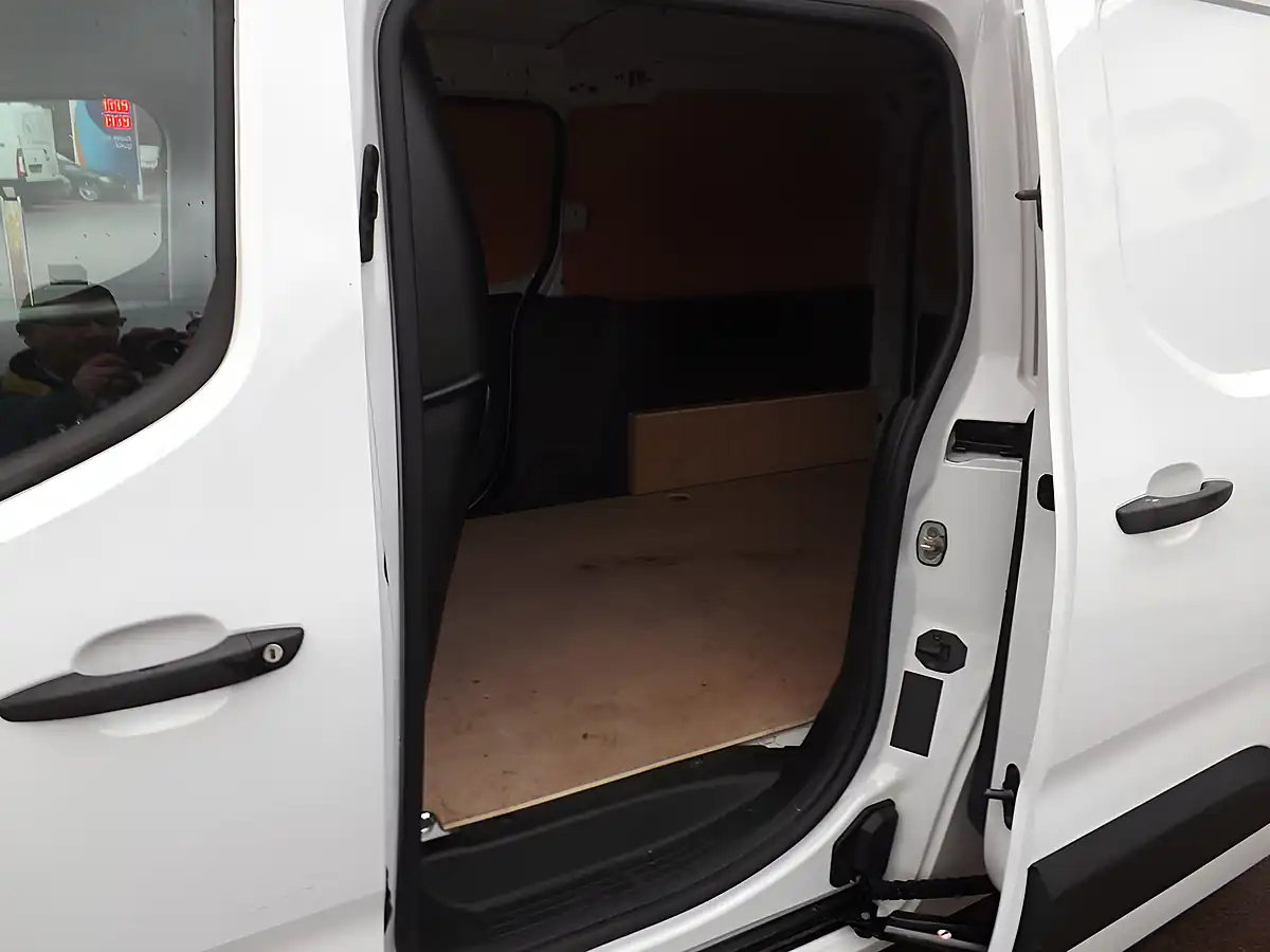 Used 2024 Peugeot Partner Professional White - Interior and Exterior details 6
