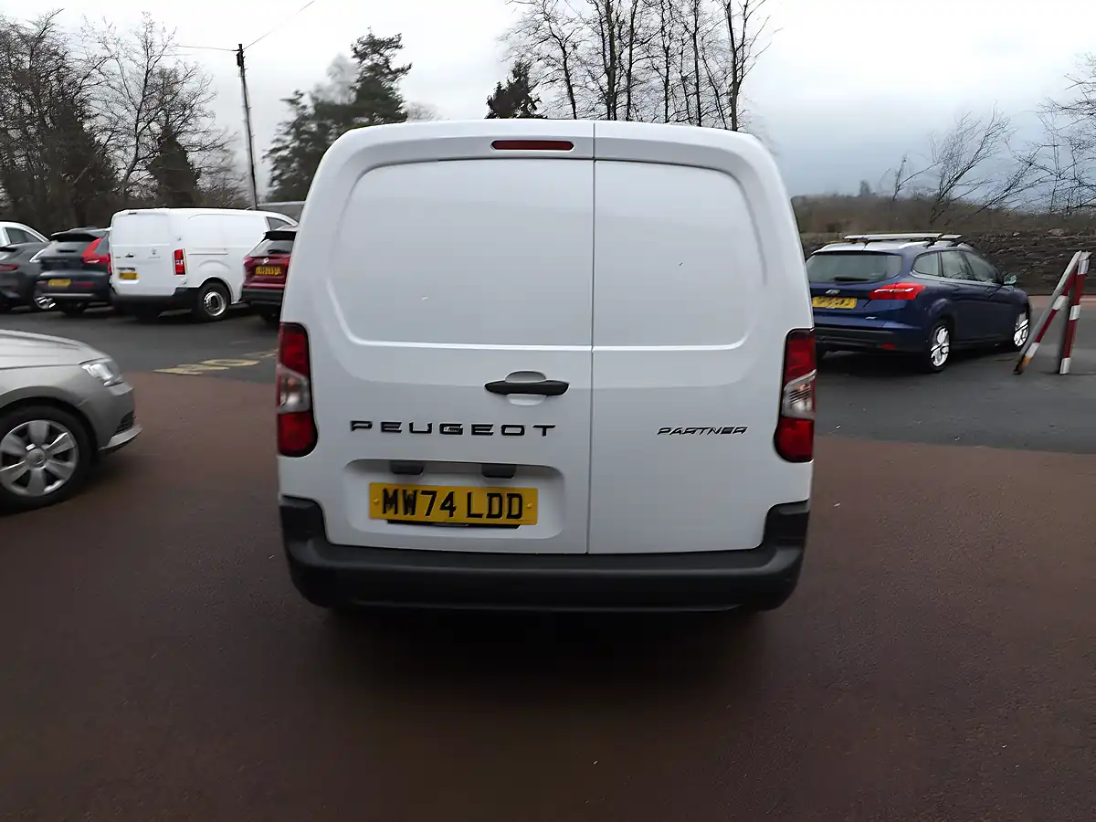 Used 2024 Peugeot Partner Professional White - Interior and Exterior details 8