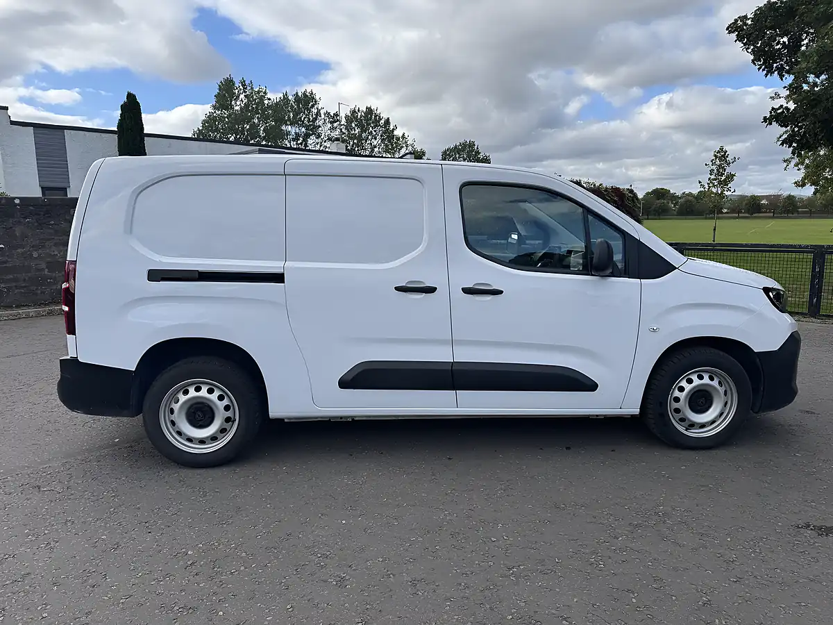 Used 2024 Peugeot Partner Professional White - Interior and Exterior details 10