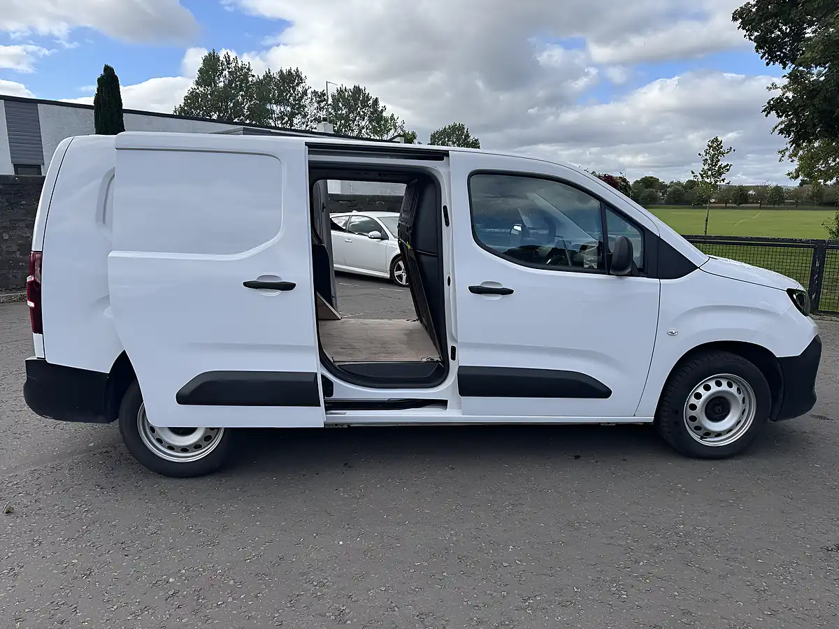 Used 2024 Peugeot Partner Professional White - Interior and Exterior details 12