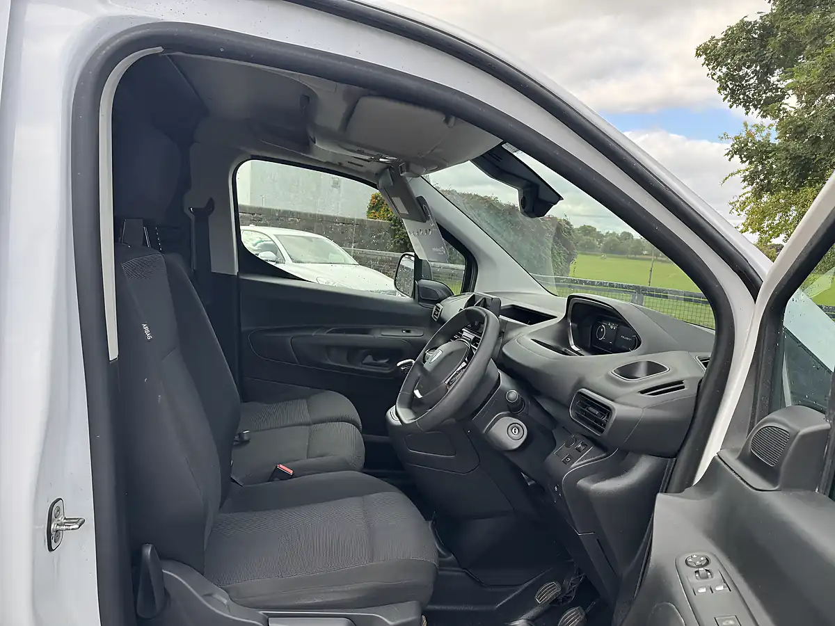 Used 2024 Peugeot Partner Professional White - Interior and Exterior details 15