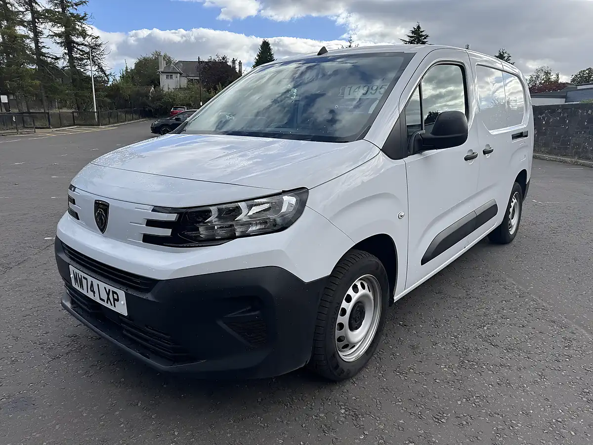 Used 2024 Peugeot Partner Professional White - Interior and Exterior details 5