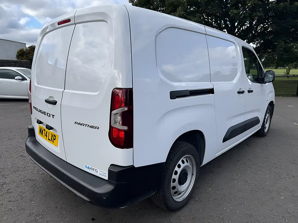 Used 2024 Peugeot Partner Professional White - Interior and Exterior details 7