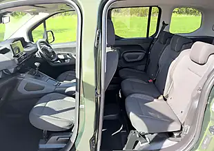 Used 2024 Peugeot Rifter Horizon Green - Interior and Exterior details 10