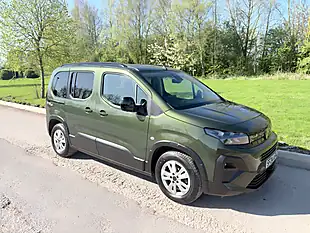 Used 2024 Peugeot Rifter Horizon Green - Interior and Exterior details 3