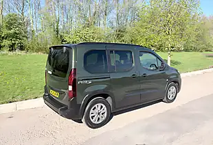 Used 2024 Peugeot Rifter Horizon Green - Interior and Exterior details 5