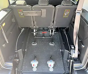 Used 2024 Peugeot Rifter Horizon Green - Interior and Exterior details 7